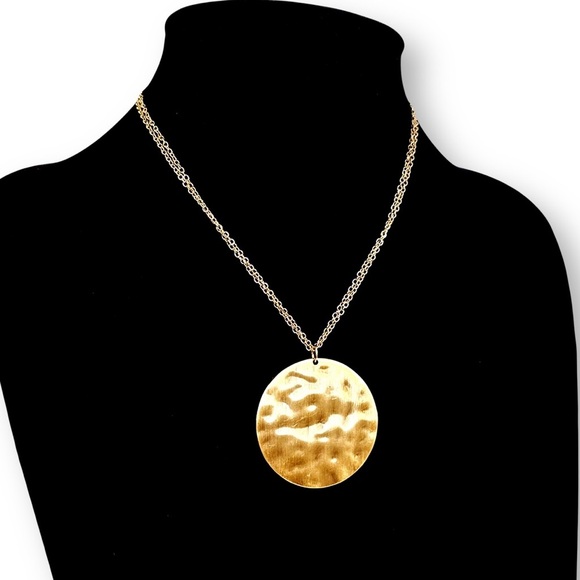 THE LIMITED 2” Hammered Gold Medallion Necklace NWT​ - Picture 2 of 7